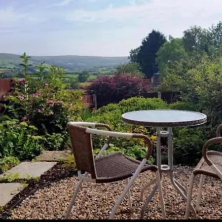 Carlton Cottage, Castleton * Castleton (North Yorkshire)